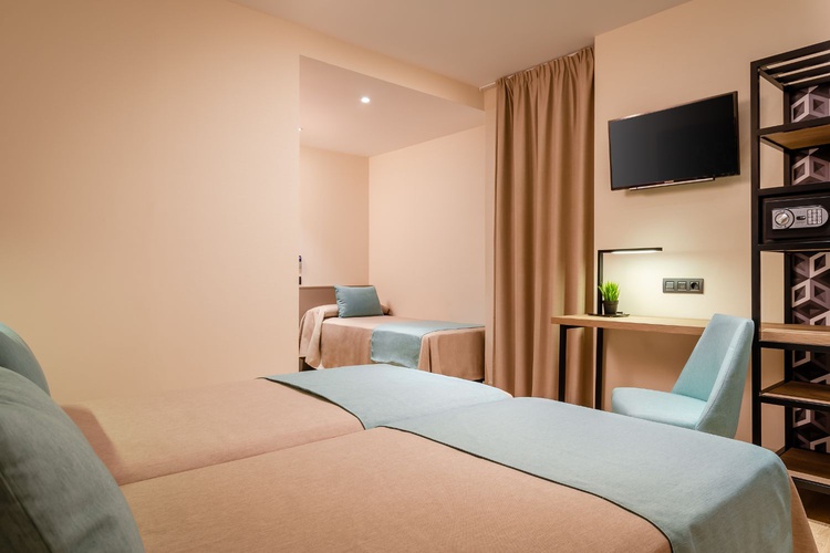 Habitación triple Hotel Ronda House Barcelona Habitación triple Hotel Ronda House Barcelona