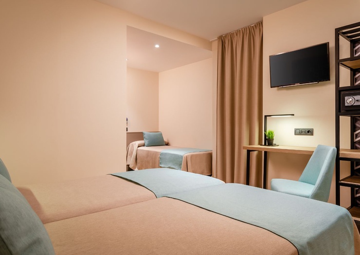 Habitación triple Hotel Ronda House Barcelona Habitación triple Hotel Ronda House Barcelona