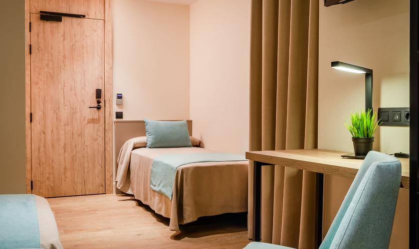 Habitación triple Hotel Ronda House Barcelona Habitación triple Hotel Ronda House Barcelona